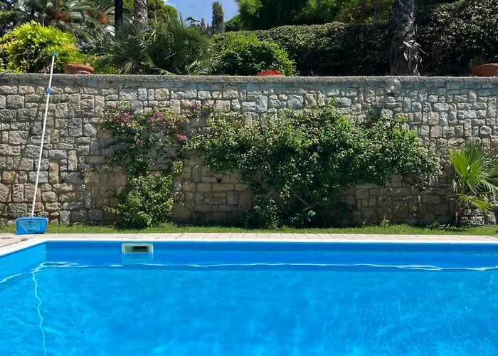 Affascinante Bilocale Con Piscina Lägenhet *