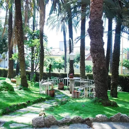 Affascinante Bilocale Con Piscina Apartment